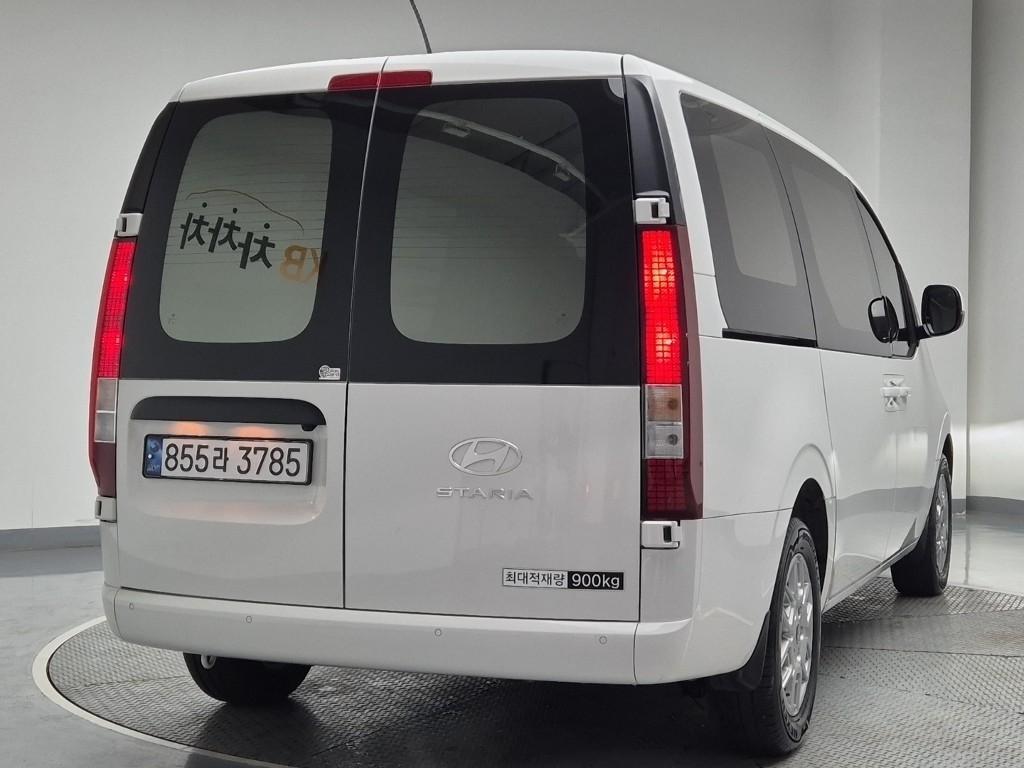 HYUNDAI Staria - Vista 2