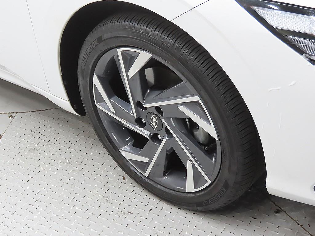 HYUNDAI Avante - Vista 9