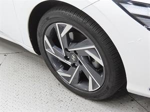 HYUNDAI Avante - Vista 10