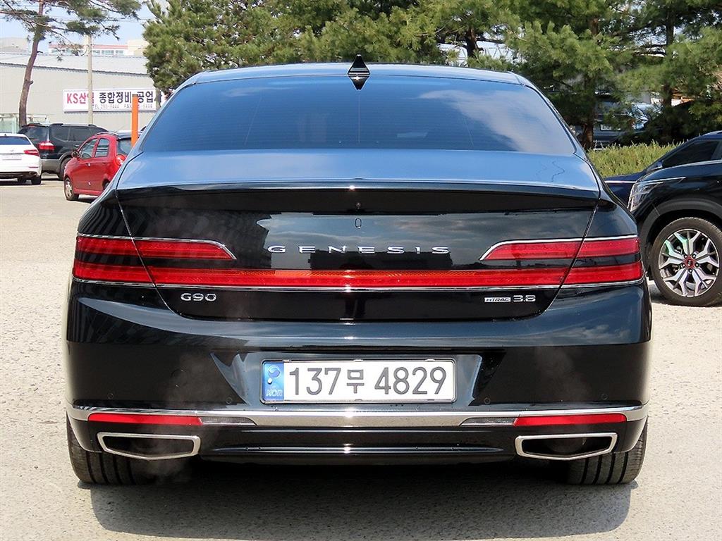 Genesis G90 - Vista 4