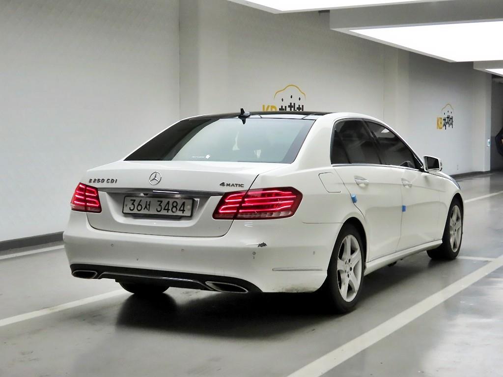 Mercedes Benz E class - Vista 4