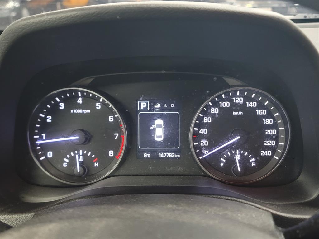 HYUNDAI Avante - Vista 11