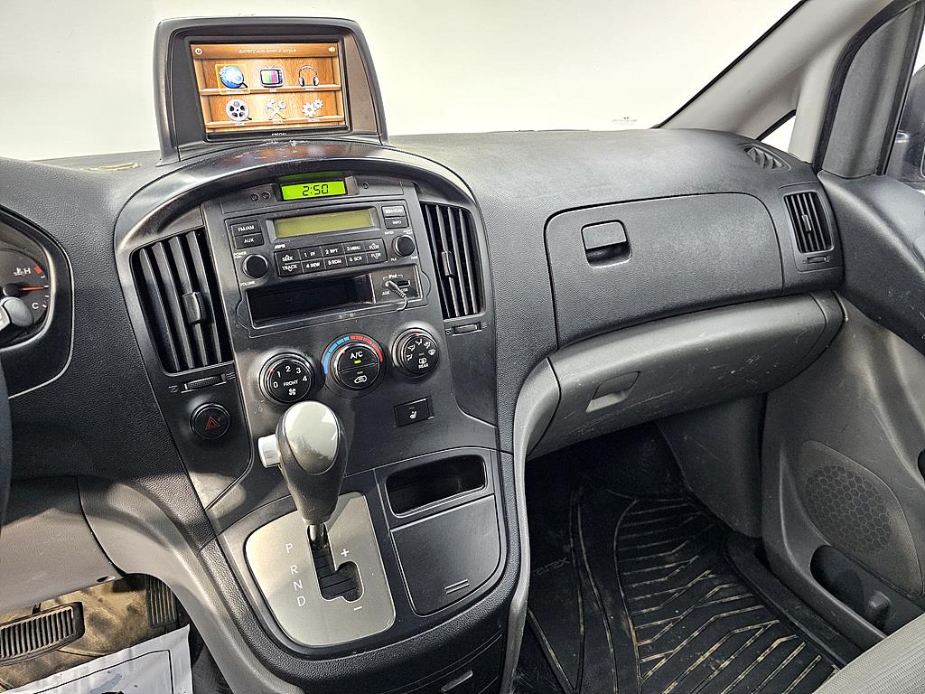 HYUNDAI Starex - Vista 10