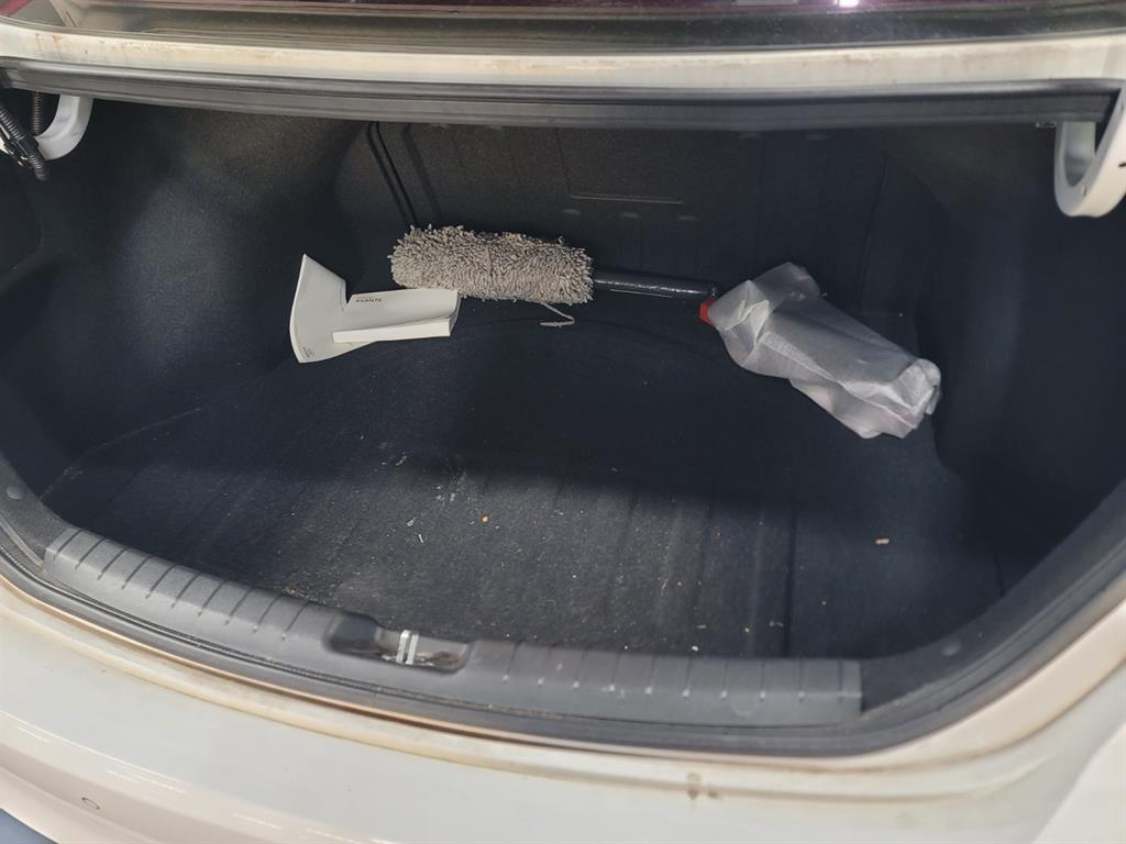 HYUNDAI Avante - Vista 5