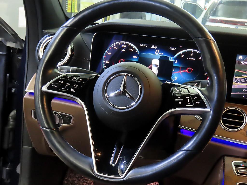 Mercedes Benz E class - Vista 8