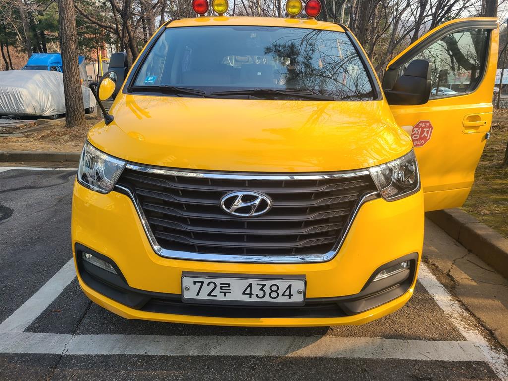 HYUNDAI Starex 2019 Amarillo - Importación desde Corea - HF Imports Iquique - Foto 1