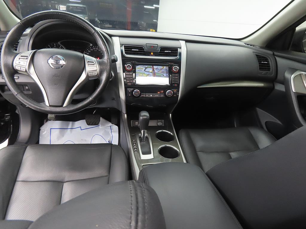 Nissan Altima - Vista 7