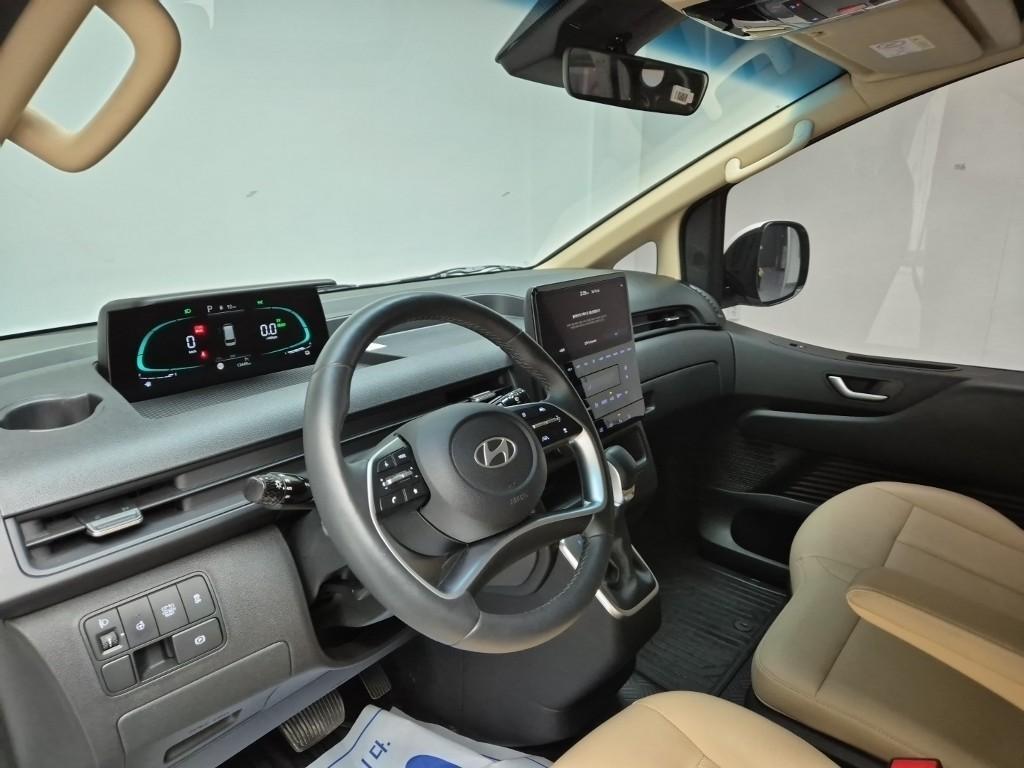 HYUNDAI Staria - Vista 3