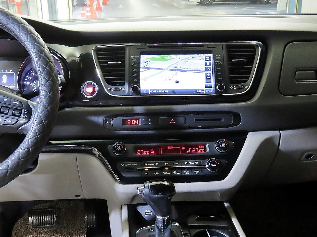 KIA Carnival - Vista 12