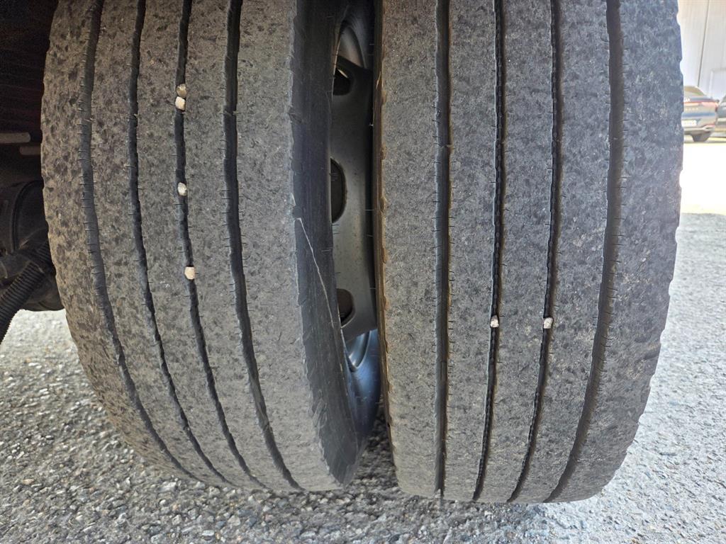 medium and large cargo truck - Vista 11