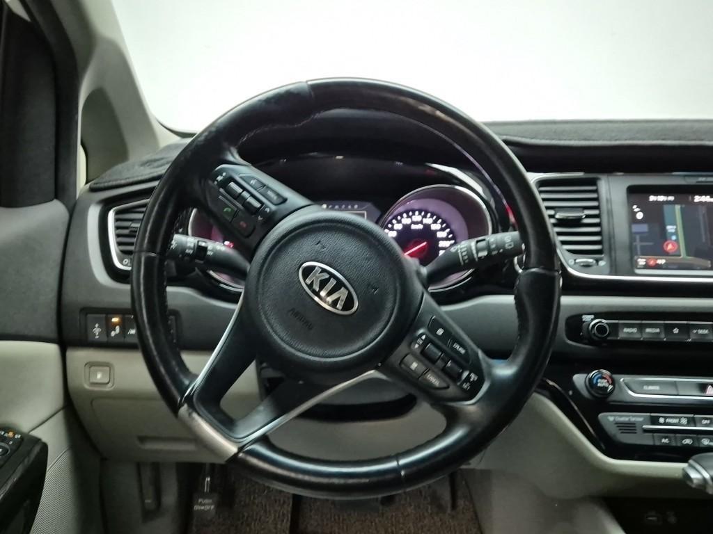 KIA Carnival - Vista 9