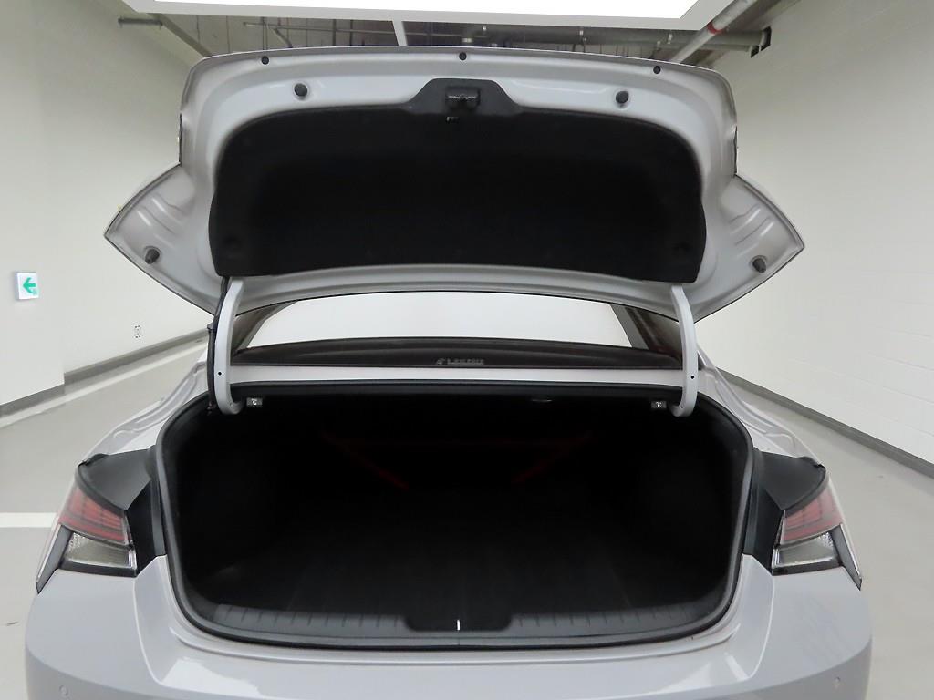 HYUNDAI Avante - Vista 5