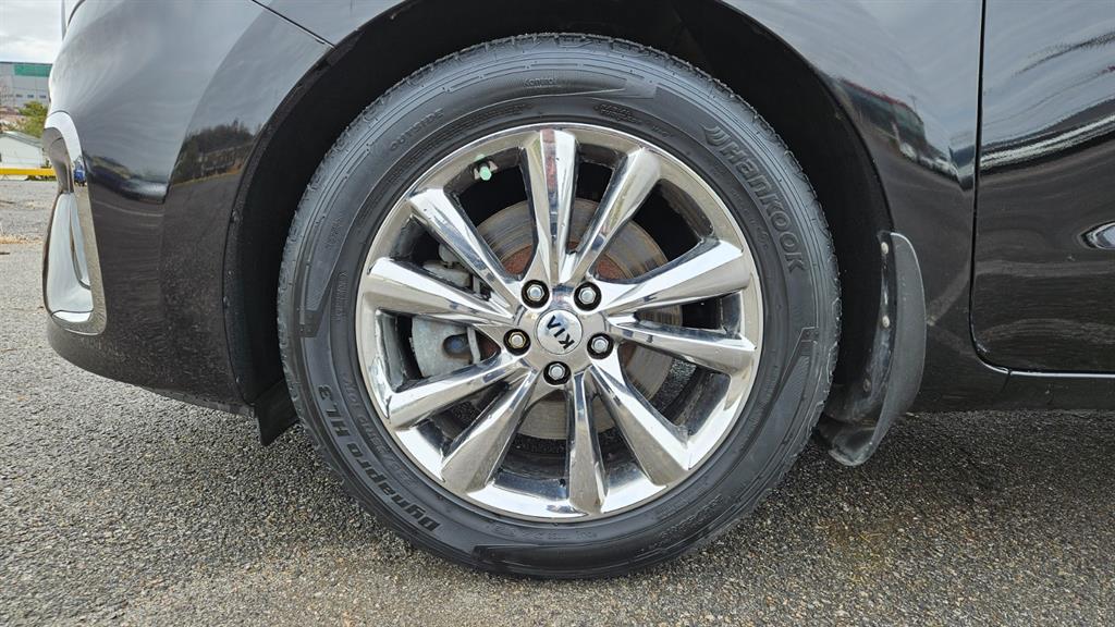 KIA Carnival - Vista 5