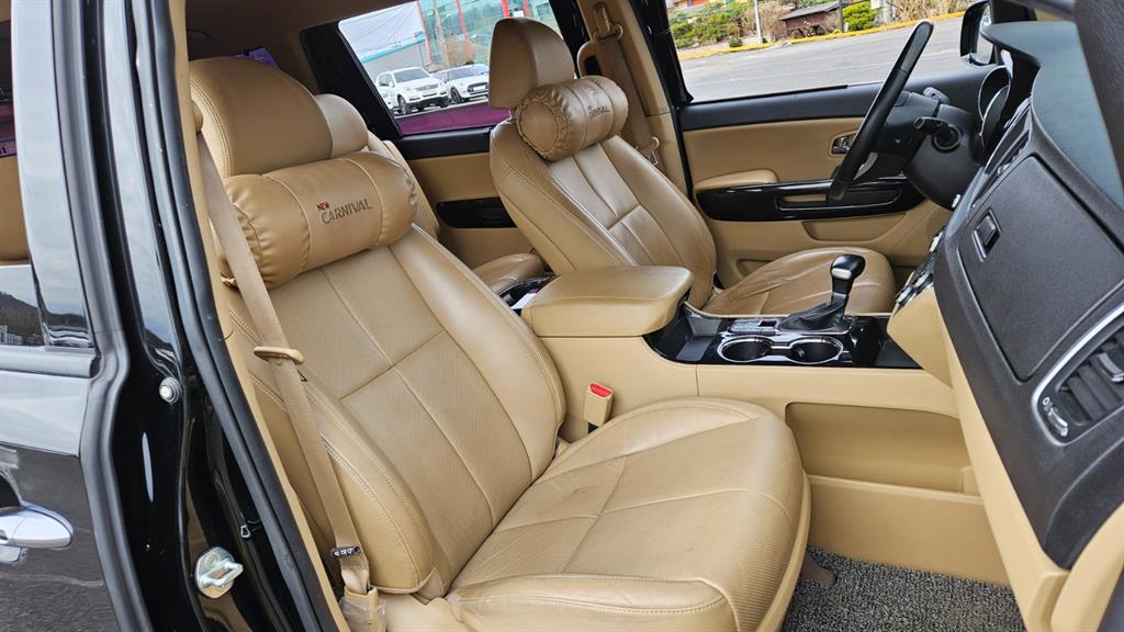 KIA Carnival - Vista 11