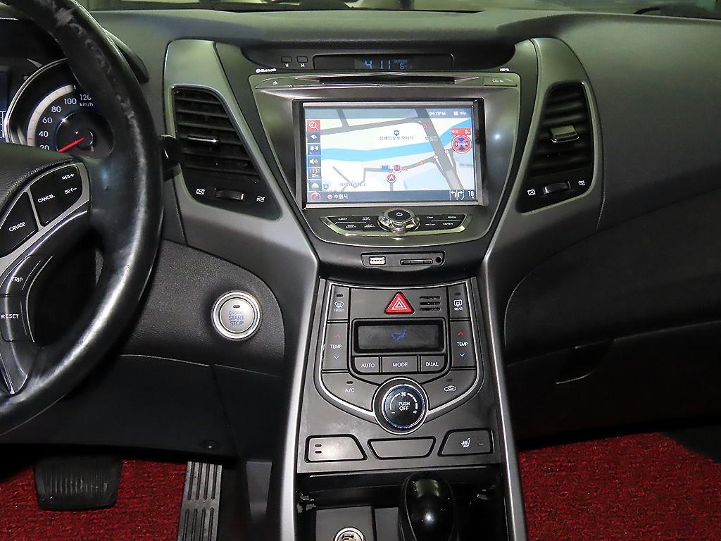 HYUNDAI Avante - Vista 11