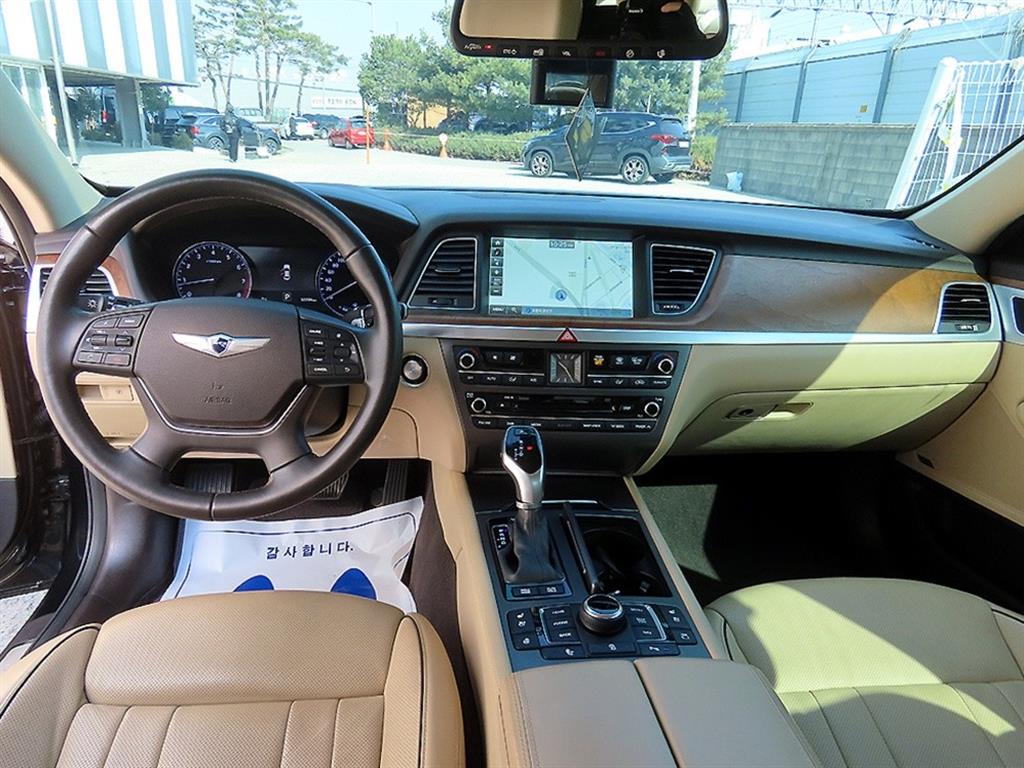HYUNDAI Genesis - Vista 7