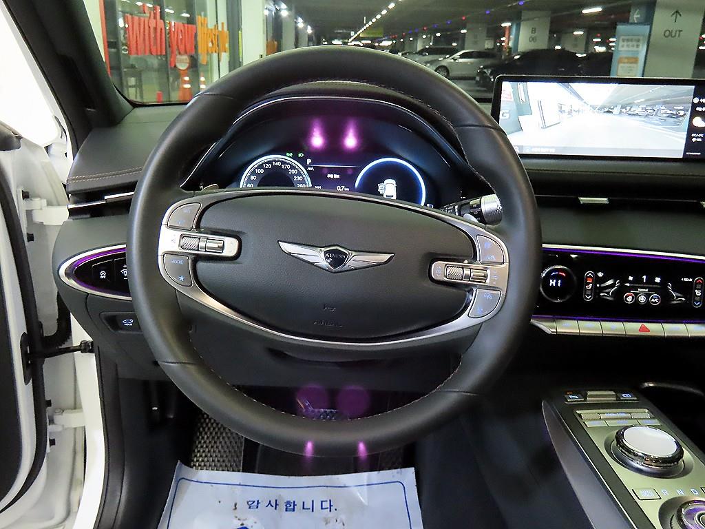 Genesis GV70 - Vista 8