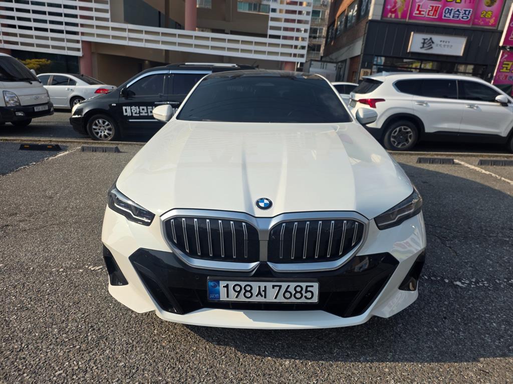 BMW 5 Series 2024 Blanco - Importación desde Corea - HF Imports Iquique - Foto 1