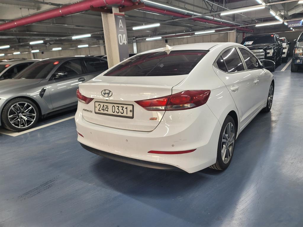 HYUNDAI Avante - Vista 2