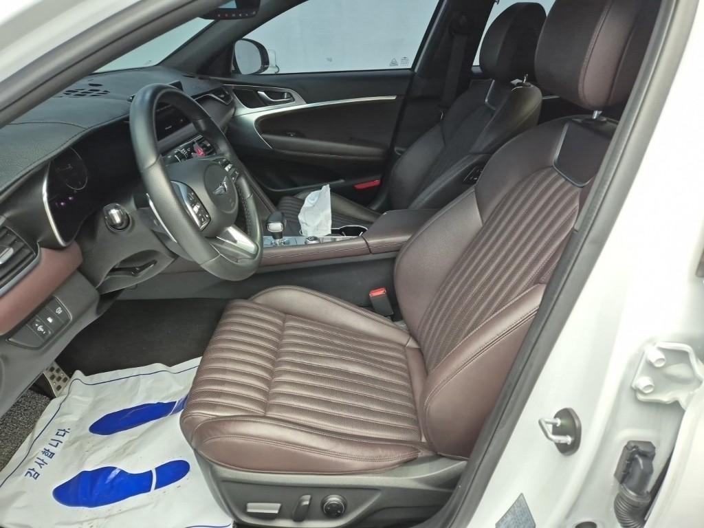 Genesis G70 - Vista 11