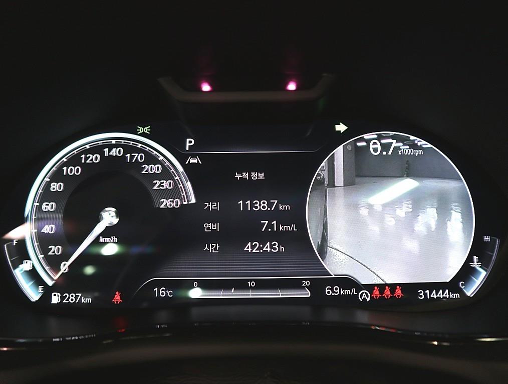 Genesis GV70 - Vista 7