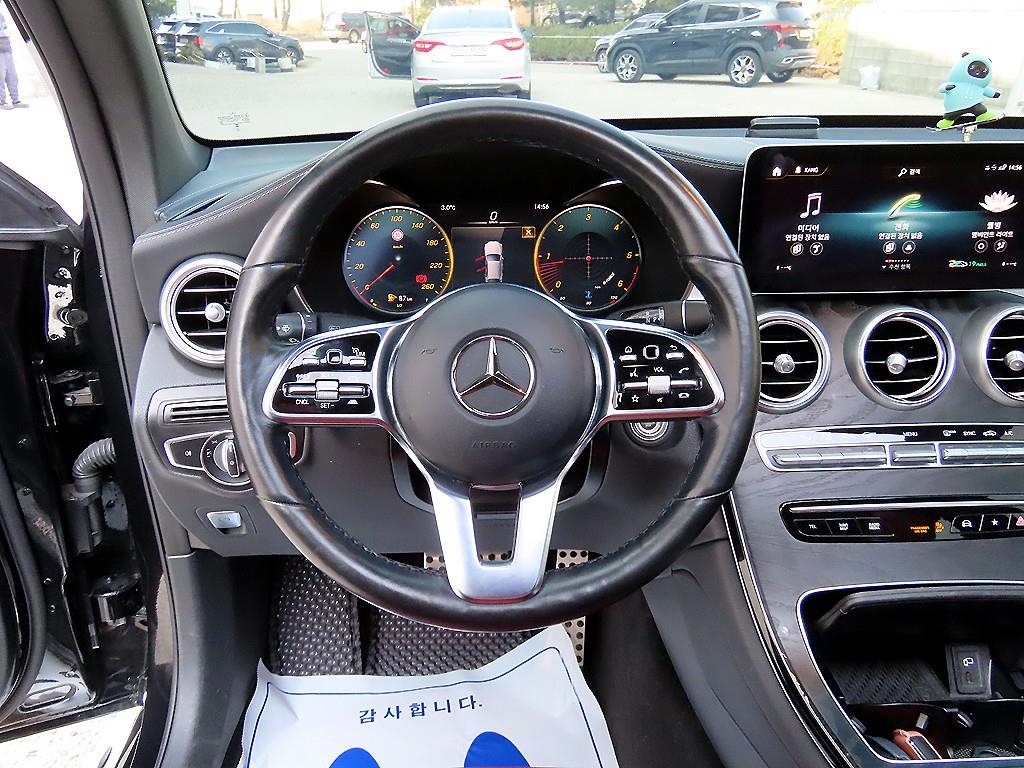 Mercedes Benz GLC Class - Vista 8