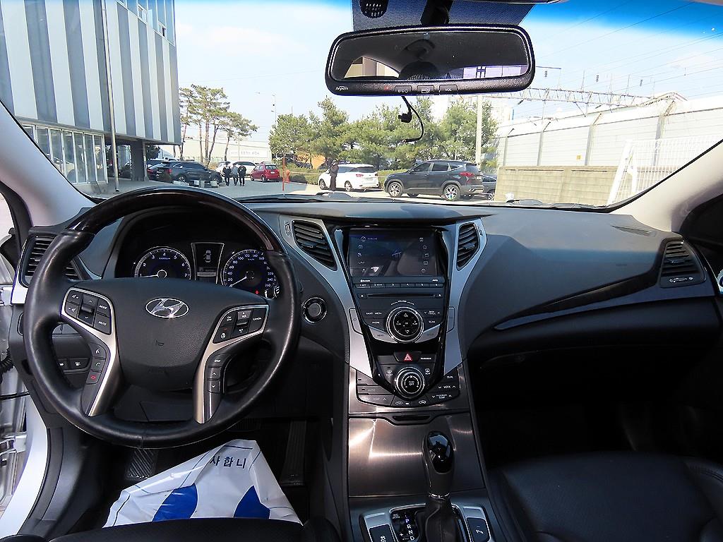 HYUNDAI Grandeur - Vista 7