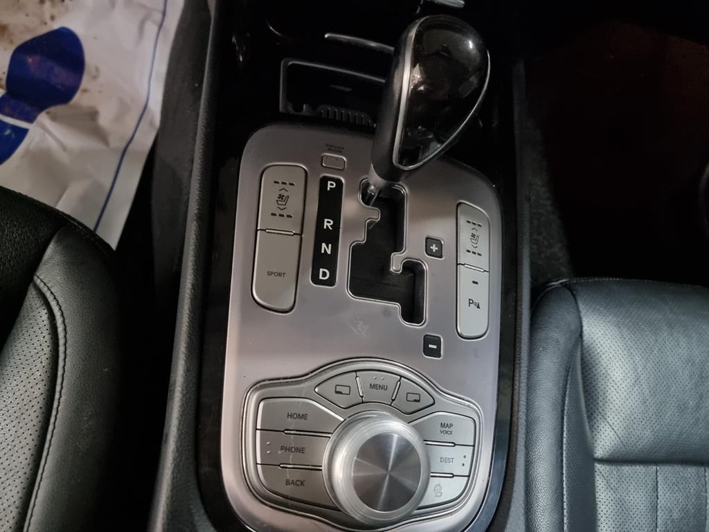 HYUNDAI Genesis - Vista 10