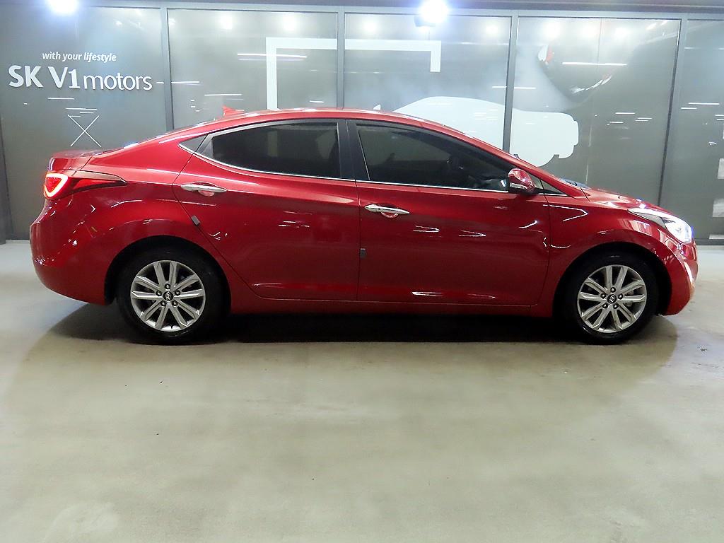 HYUNDAI Avante - Vista 3