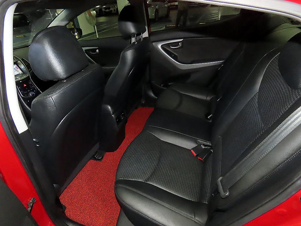 HYUNDAI Avante - Vista 7