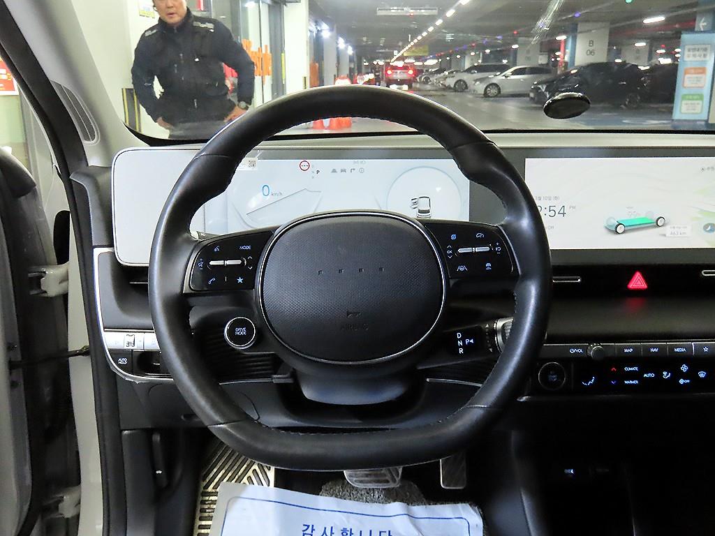 HYUNDAI Ioniq 5 - Vista 8