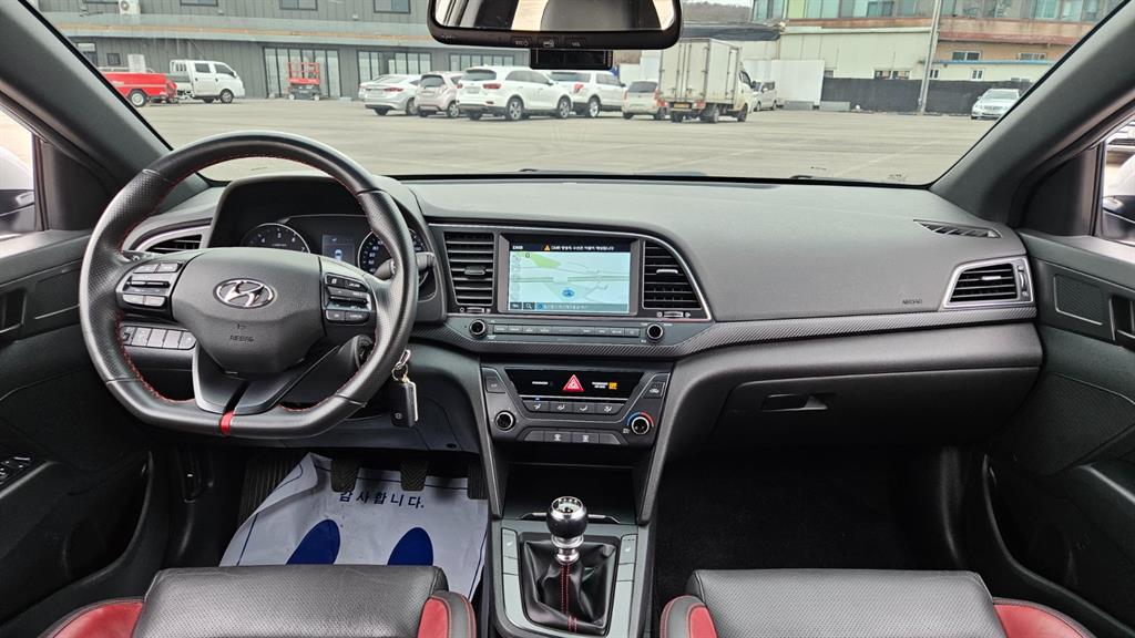 HYUNDAI Avante - Vista 7