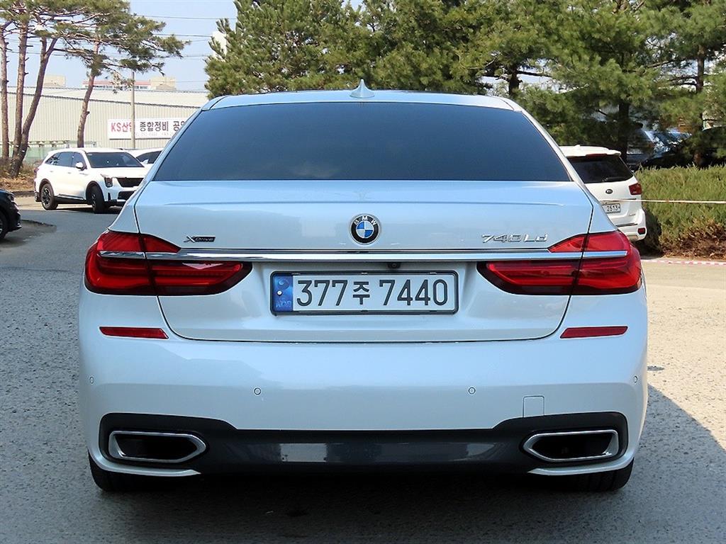 BMW 7 Series - Vista 4
