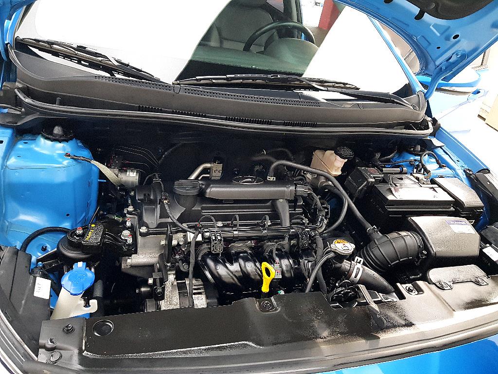 HYUNDAI Accent - Vista 6