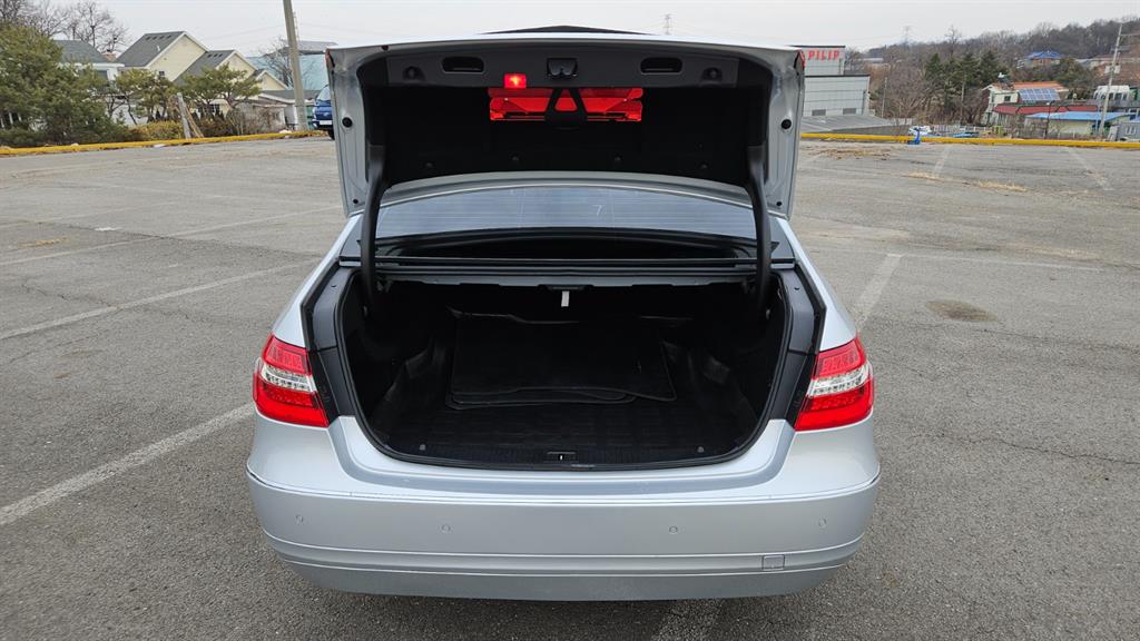 Mercedes Benz E class 2011 Plateado - Importación desde Corea - HF Imports Iquique - Foto 20