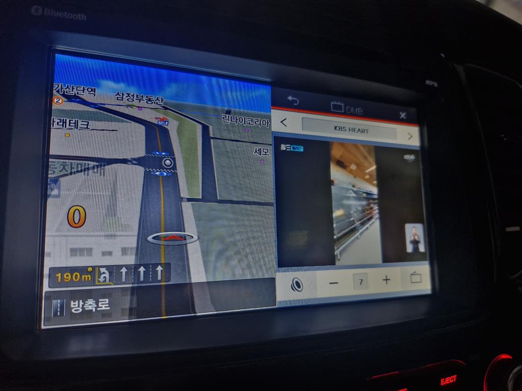 KIA Carens - Vista 8