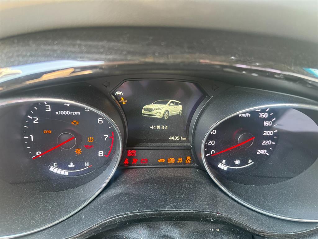 KIA Carnival - Vista 3