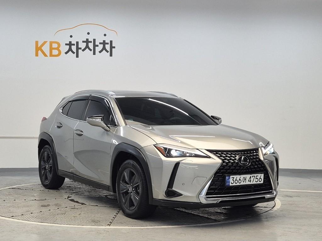 Lexus UX - Vista 4