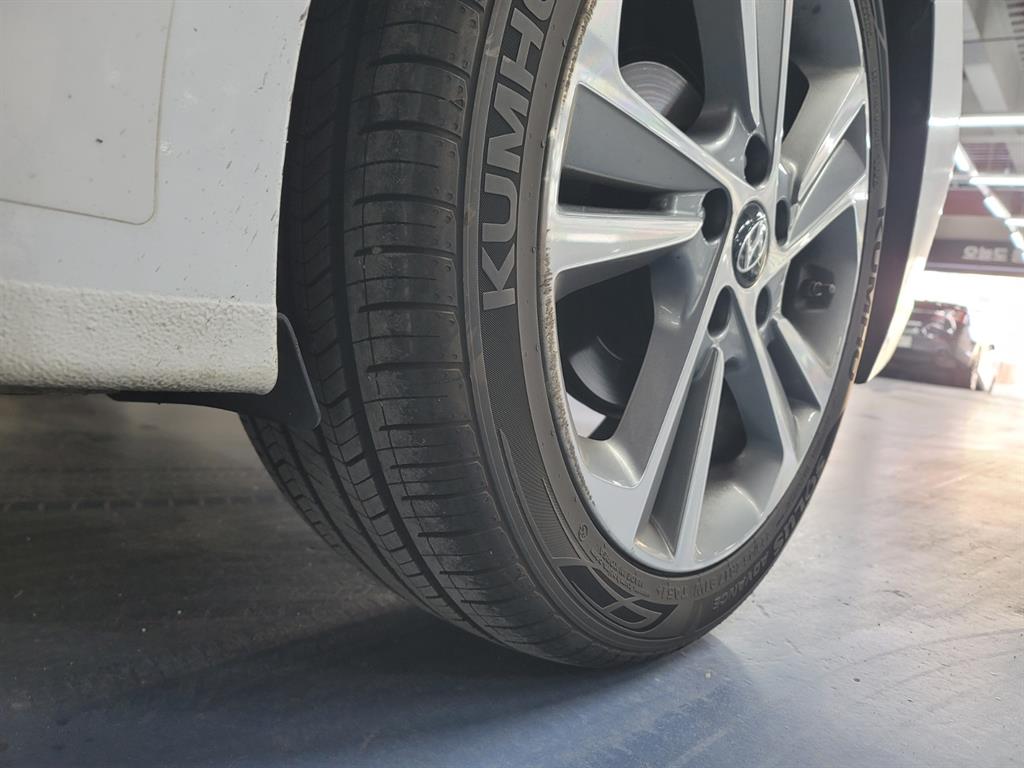 HYUNDAI Avante 2017 Blanco - Importación desde Corea - HF Imports Iquique - Foto 16