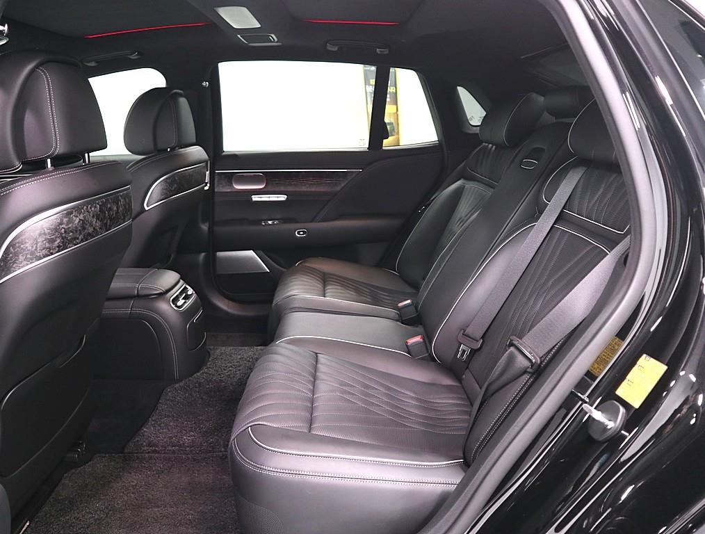 Genesis G90 - Vista 10