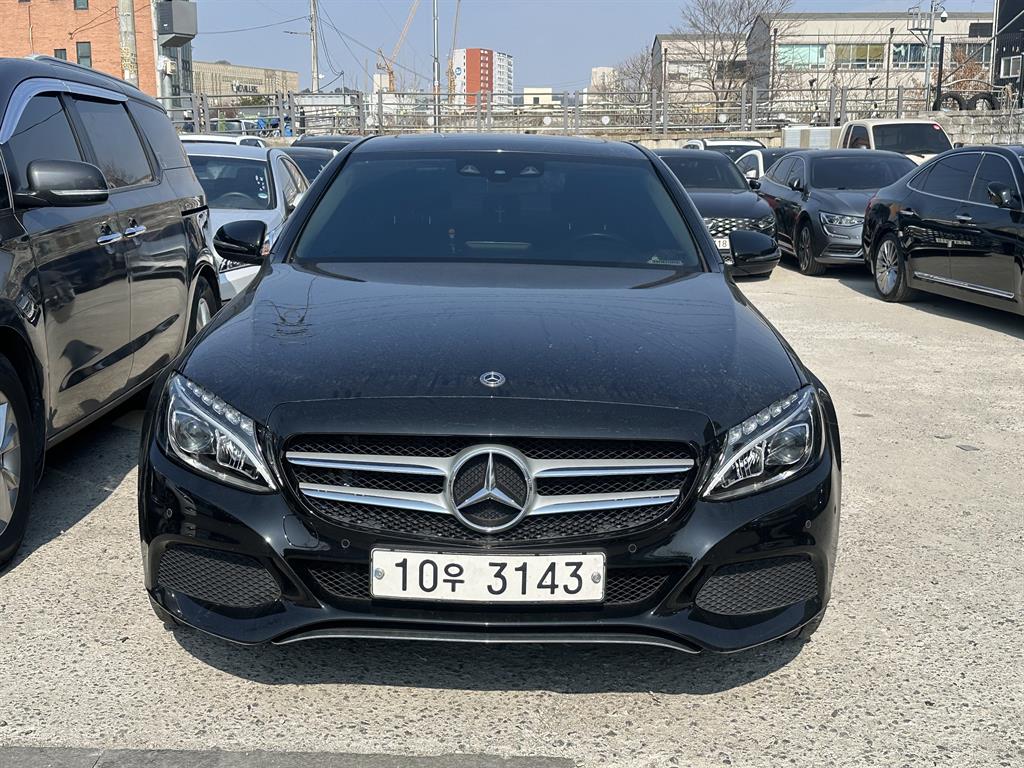 Mercedes Benz C Class 2018 Negro - Importación desde Corea - HF Imports Iquique - Foto 1