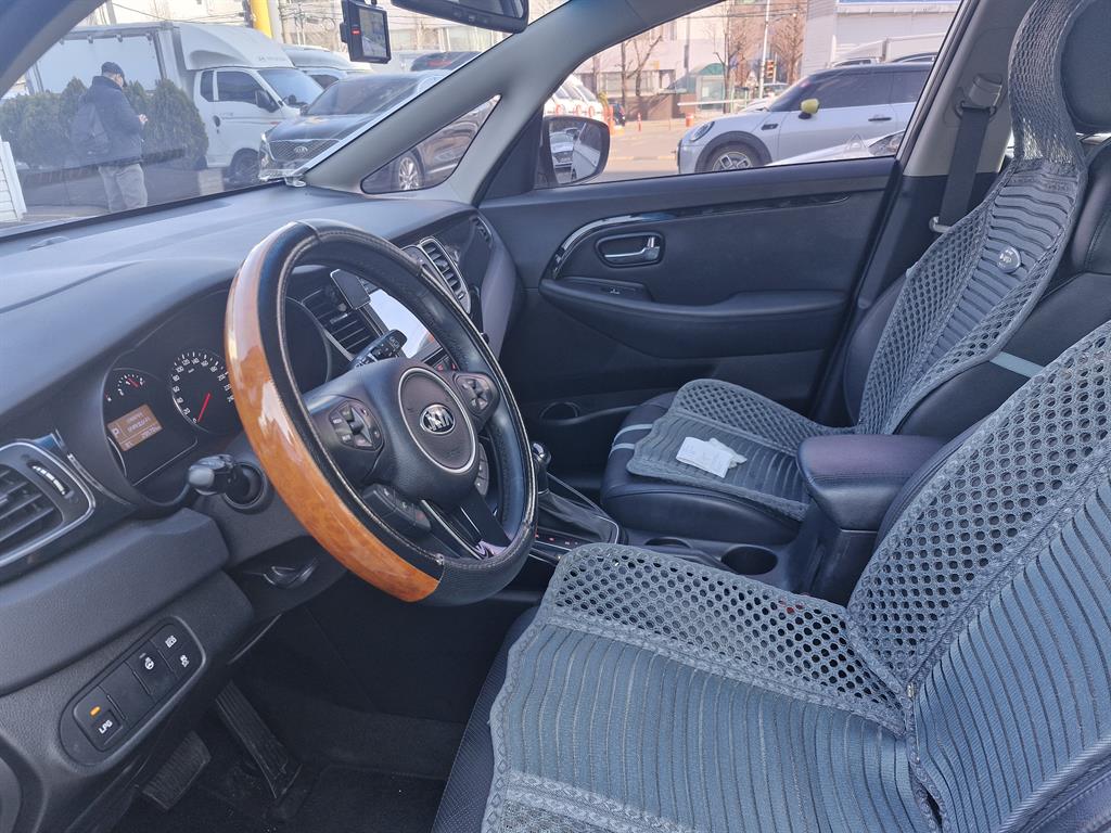 KIA Carens - Vista 6