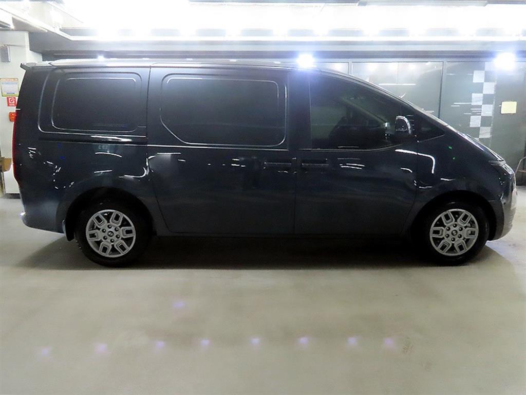 HYUNDAI Staria - Vista 3