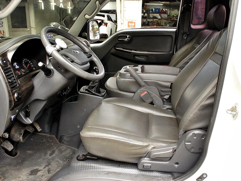 Small Truck Complaint (complaint vehicle) - Vista 9