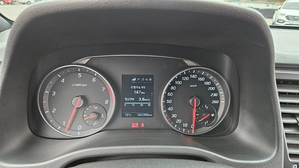 HYUNDAI Avante - Vista 8