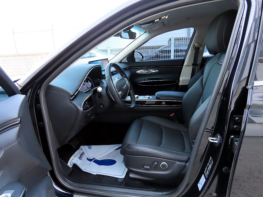 Genesis GV70 - Vista 5