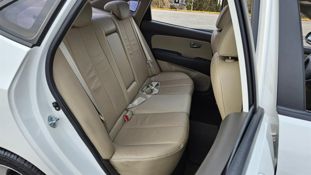 HYUNDAI Avante - Vista 11