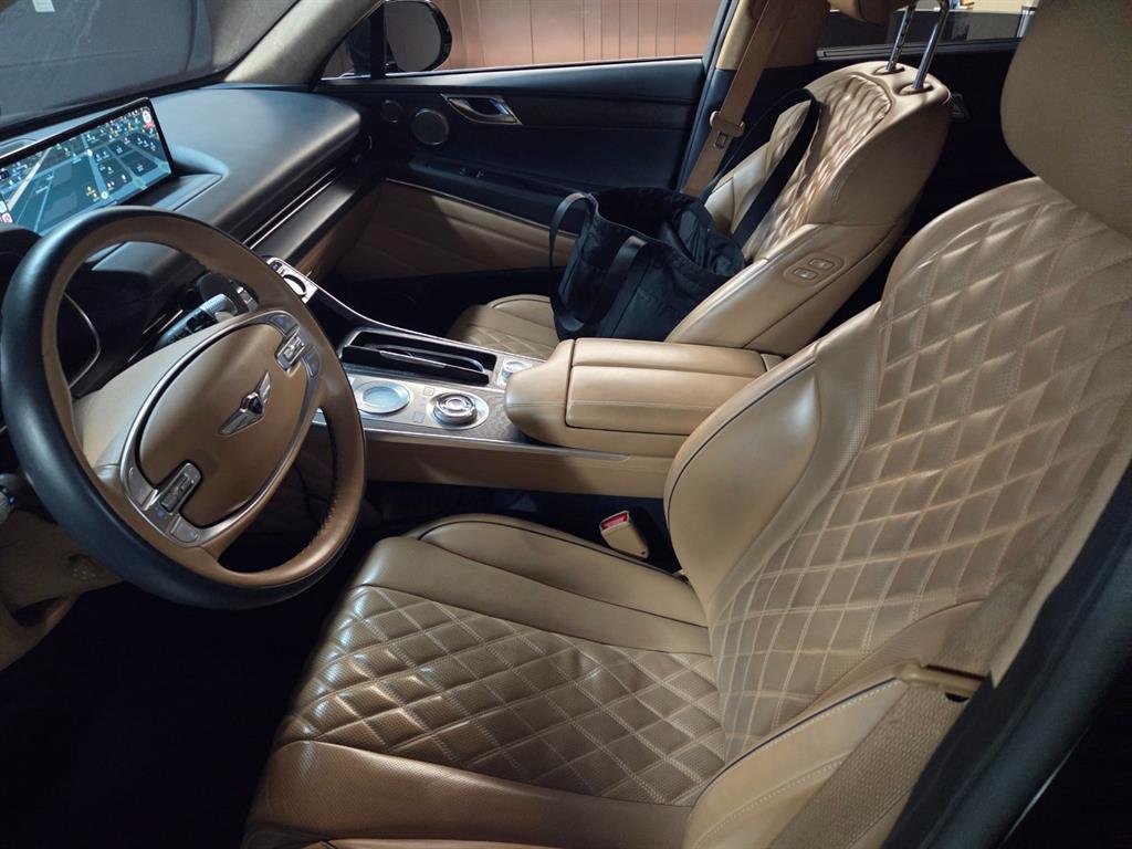 Genesis GV80 - Vista 8