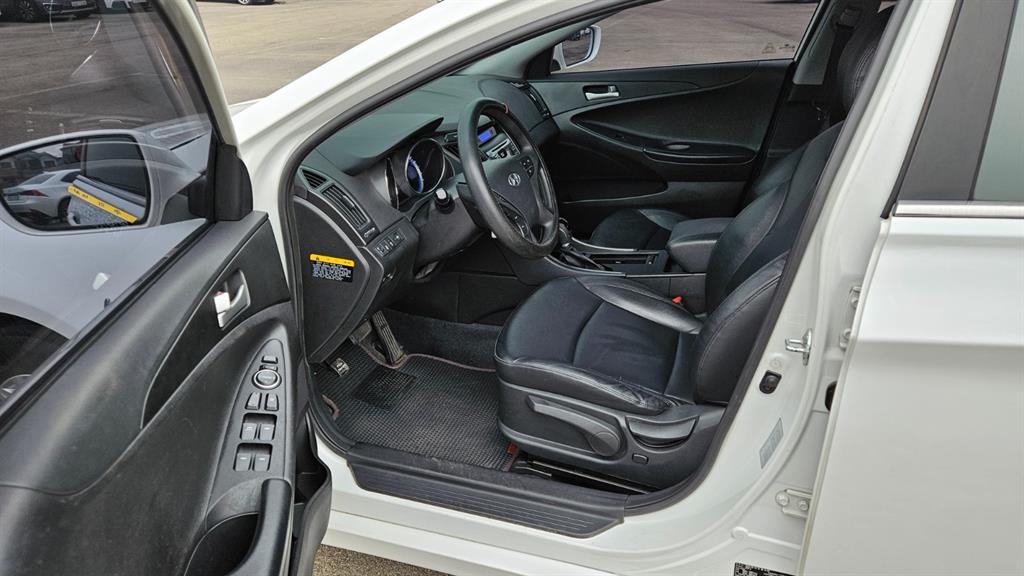 HYUNDAI Sonata - Vista 12