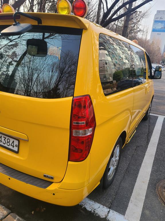 HYUNDAI Starex - Vista 4